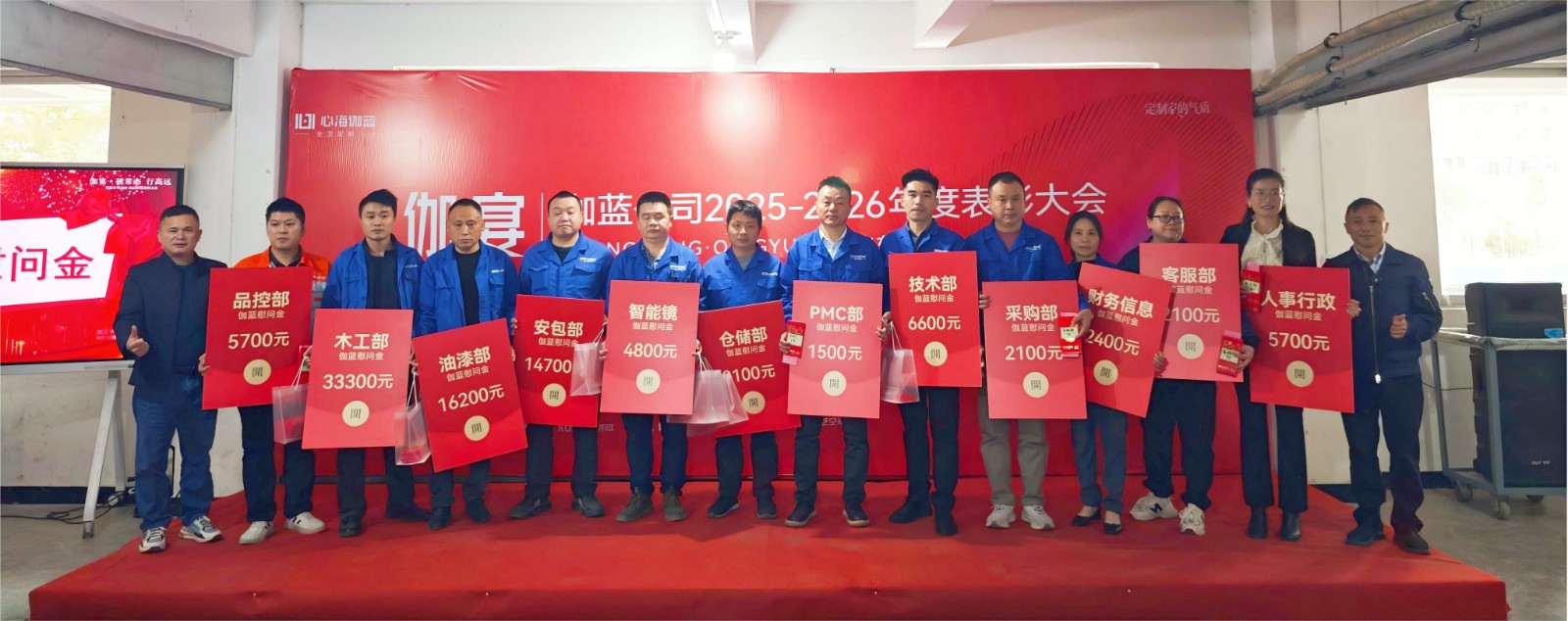 16发放父母慰问金 (2)_副本.jpg